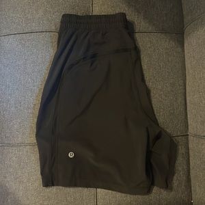 Lululemon Mens Pace Breaker Linerless Short 7" Size Small